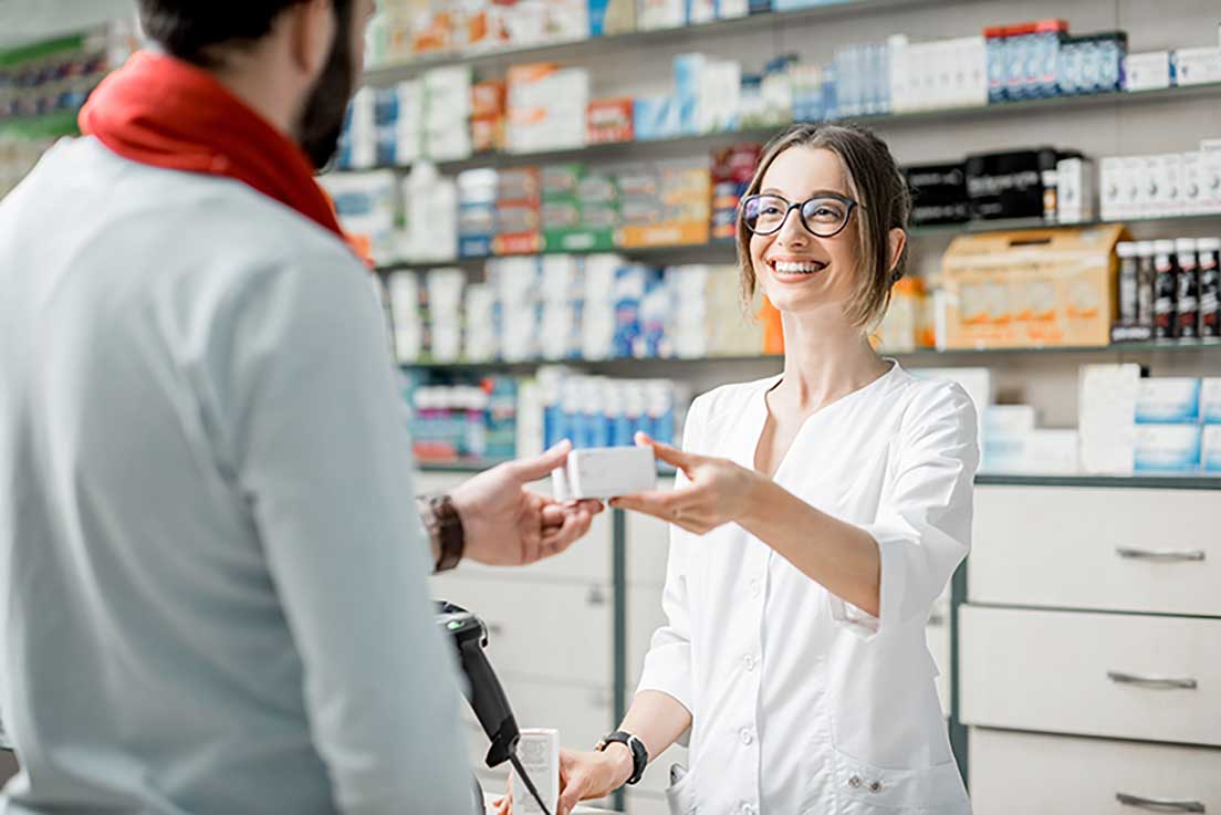 4 Reasons Why You Should Consider a Career as a Pharmacy Technician